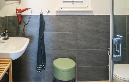 Stunning Apartment In Graal M�ritz With 1 Bedroom