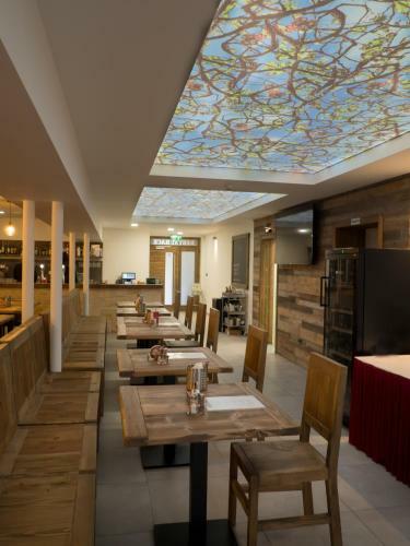 Hostal Penzion Bowling Bar