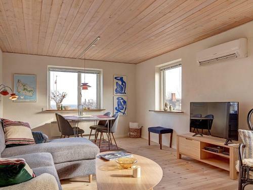 Two-bedroom Holiday Home In Henne 11
