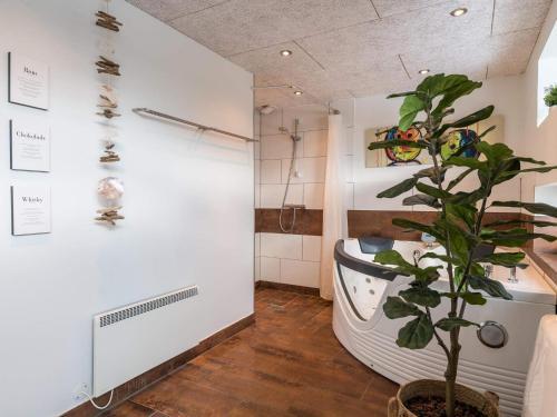 Holiday Home Fan� Cxxiv