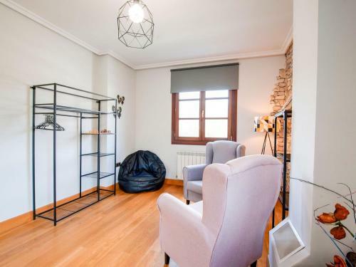 Charming Holiday Home In Arantza Near Forest