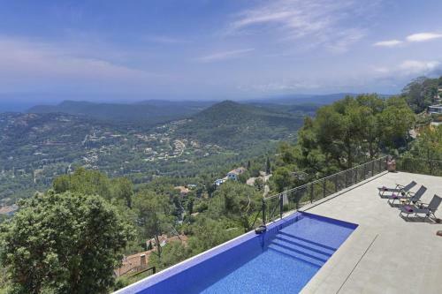 Begur Villa Sleeps 10 With Pool Air Con And Wifi