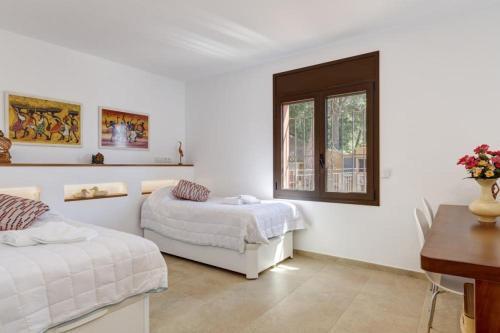 Begur Villa Sleeps 10 With Pool Air Con And Wifi