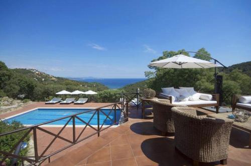 Begur Villa Sleeps 10 With Pool Air Con And Wifi