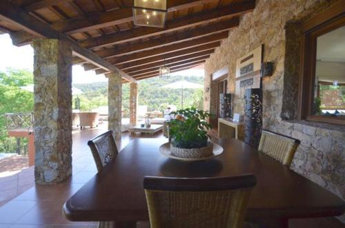 Begur Villa Sleeps 10 With Pool Air Con And Wifi