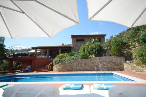 Begur Villa Sleeps 10 With Pool Air Con And Wifi
