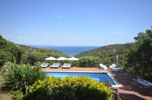 Begur Villa Sleeps 10 With Pool Air Con And Wifi