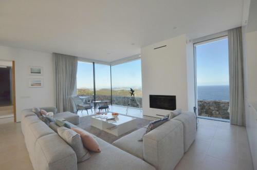 Begur Villa Sleeps 10 With Pool Air Con And Wifi