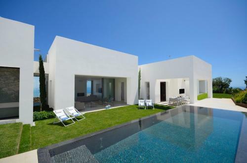 Begur Villa Sleeps 10 With Pool Air Con And Wifi