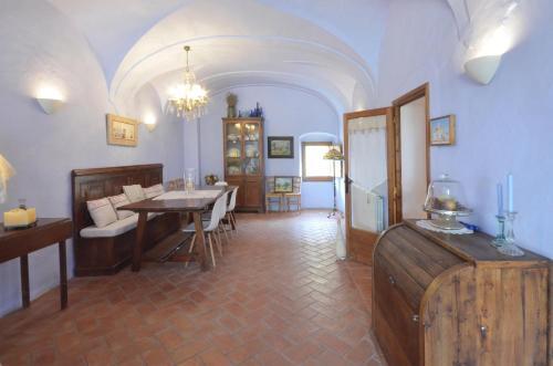 Begur Town House Sleeps 6 With Pool And Wifi