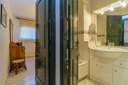 Calella de Palafrugell Apartment Sleeps 4 Pool
