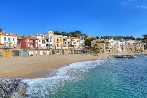 Calella de Palafrugell Holiday Home Sleeps 6