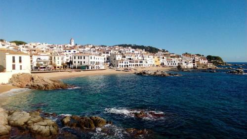 Calella de Palafrugell Holiday Home Sleeps 6
