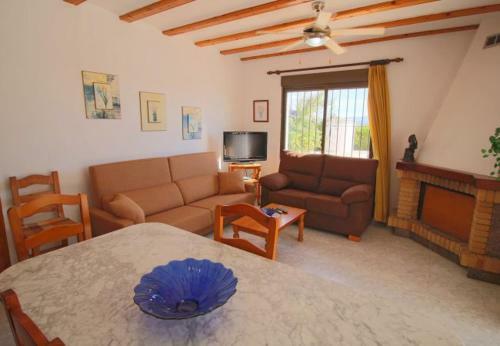 Calpe Villa Sleeps 7 With Pool Air Con And Wifi