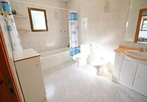 Calpe Villa Sleeps 7 With Pool Air Con And Wifi