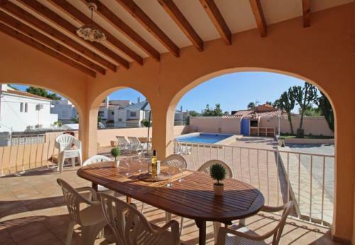 Calpe Villa Sleeps 11 With Pool Air Con And Wifi
