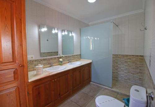 Calpe Villa Sleeps 11 With Pool Air Con And Wifi