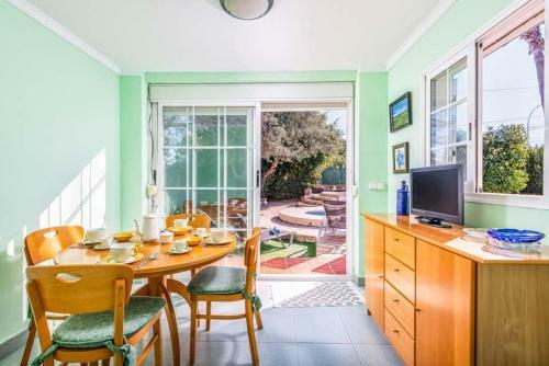 Calpe Villa Sleeps 8 With Pool Air Con And Wifi