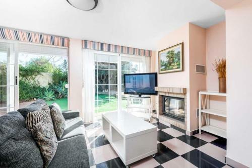 Calpe Villa Sleeps 8 With Pool Air Con And Wifi