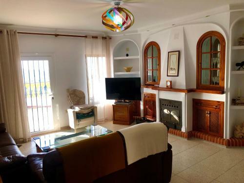 Beautiful 2-bed House In Canillas de Albaida