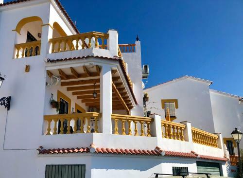 Beautiful 2-bed House In Canillas de Albaida