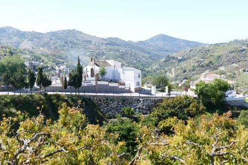 Beautiful 2-bed House In Canillas de Albaida