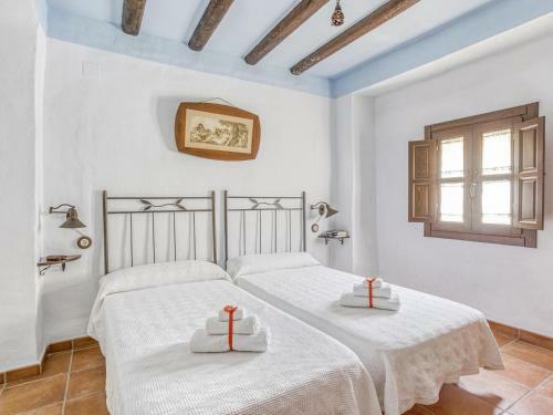 Comfy Holiday Home In Carcabuey With Patio