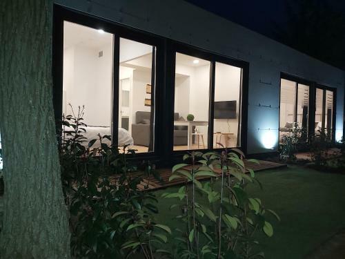 Acero Y Piedra Apartamentos Con Jard�n