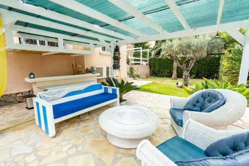 Real Villa Sleeps 6 With Pool Air Con And Wifi