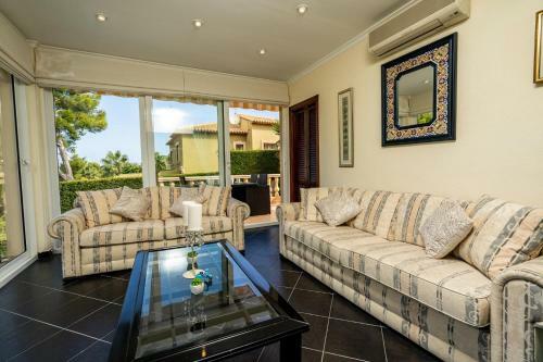 Real Villa Sleeps 6 With Pool Air Con And Wifi