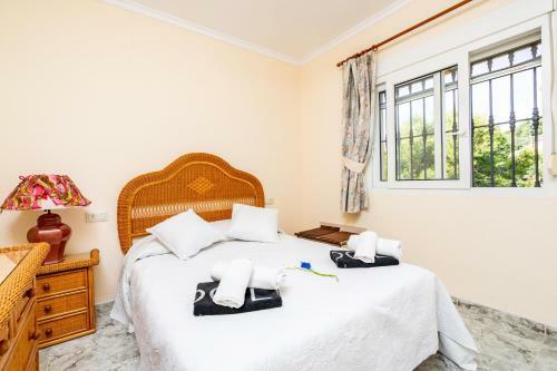 Real Villa Sleeps 6 With Pool Air Con And Wifi