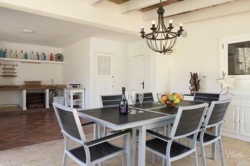 Port de Pollenca Villa Sleeps 8 With Pool And Air Con