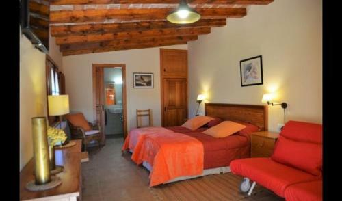 Falset Villa Sleeps 6 With Pool And Air Con