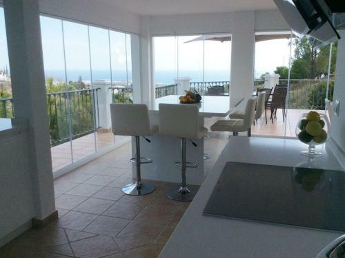 Castillo de Los Angeles, Luxury Villa With Pool And Jacuzzi