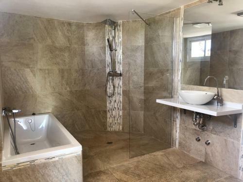 Castillo de Los Angeles, Luxury Villa With Pool And Jacuzzi
