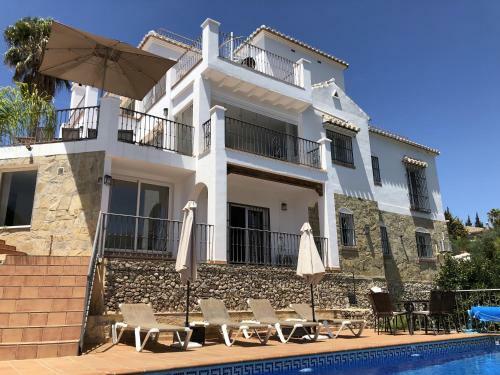 Castillo de Los Angeles, Luxury Villa With Pool And Jacuzzi