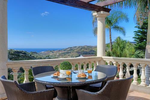 Frigiliana Villa Sleeps 6 Pool Air Con Wifi