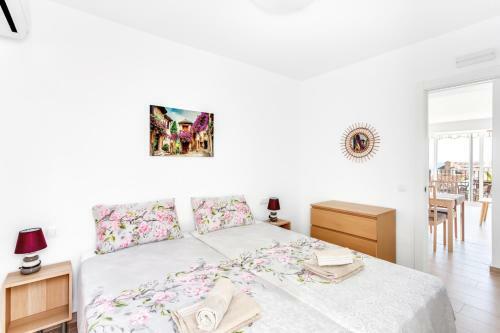 Fuengirola Apartment Sleeps 4 With Pool And Air Con