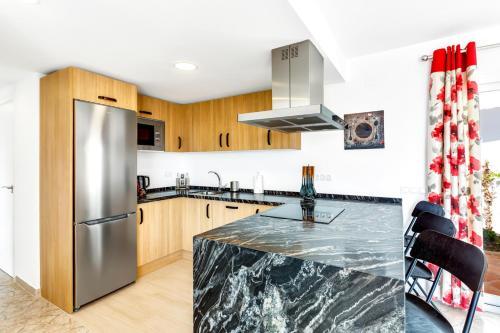 Fuengirola Apartment Sleeps 7 With Pool And Air Con