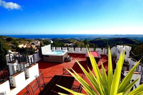 Fuengirola Villa Sleeps 10 Pool Air Con Wifi