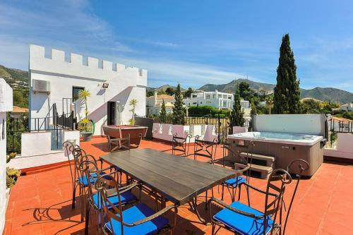 Fuengirola Villa Sleeps 10 Pool Air Con Wifi