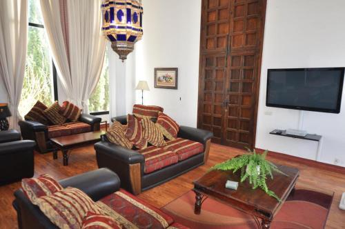 Fuengirola Villa Sleeps 10 Pool Air Con Wifi