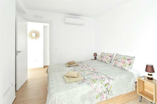 Fuengirola Apartment Sleeps 6 With Pool And Air Con