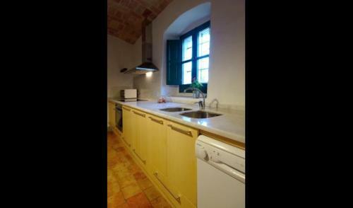 Girona Villa Sleeps 8 With Pool