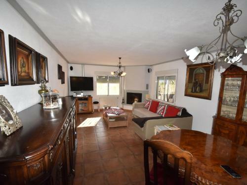 Comfortable Holiday Home With Swimming Pool In Valencia