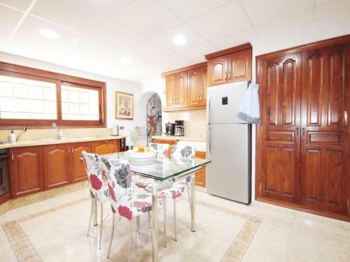 Javea Villa Sleeps 8 With Pool Air Con And Wifi