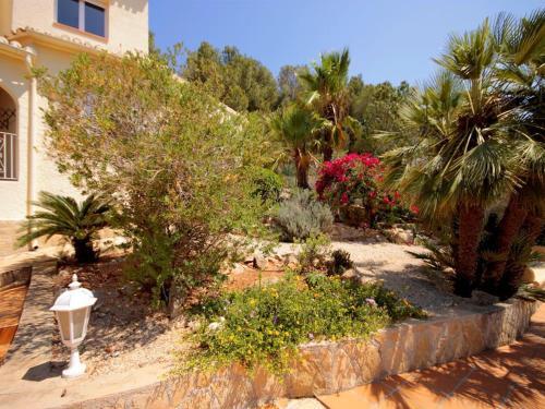 Javea Villa Sleeps 11 With Pool And Wifi