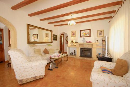 Javea Villa Sleeps 6 With Pool Air Con And Wifi