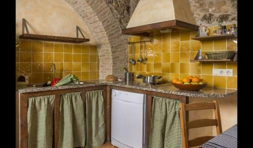 Villa In La Bisbal Sleeps 4 Includes Swimming Pool 8