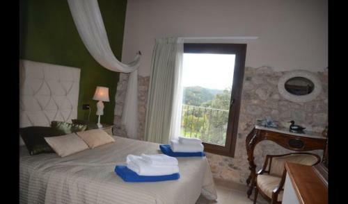 La Nou de Bergueda Villa Sleeps 4 With Pool